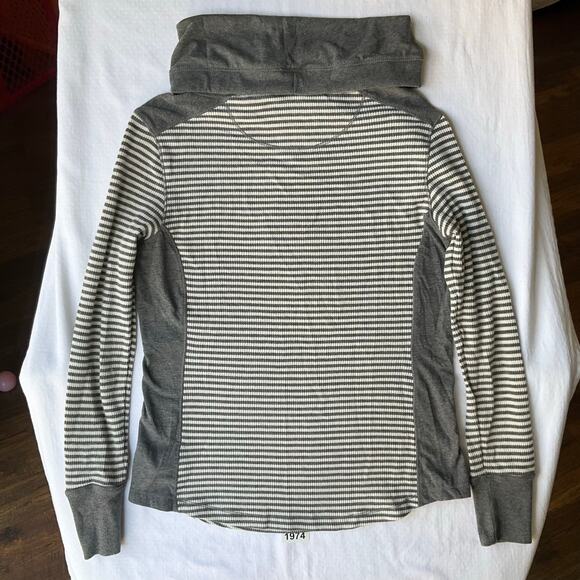 Eddie Bauer Women’s Long Sleeve Turtleneck Stripes Sweatshirt size S, Gray White - Picture 7 of 7